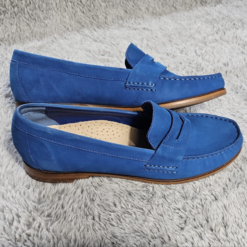 Gently worn Cole Haan blue Leather Penny Loafers, Size 7.